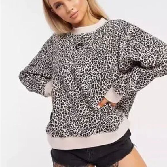 Nike Sweaters - NIKE All Over Leopard Print Crewneck Sweatshirt Womens Size L Tan Pullover